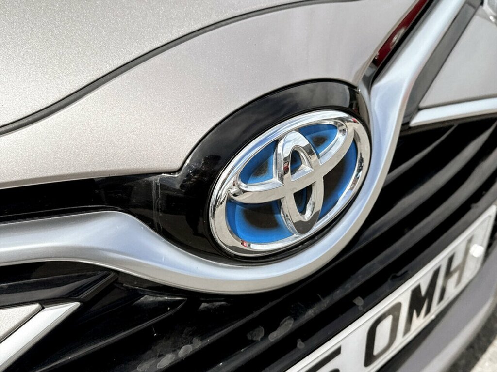 Toyota Yaris 1.5 Hybrid Active Cvt Red #8