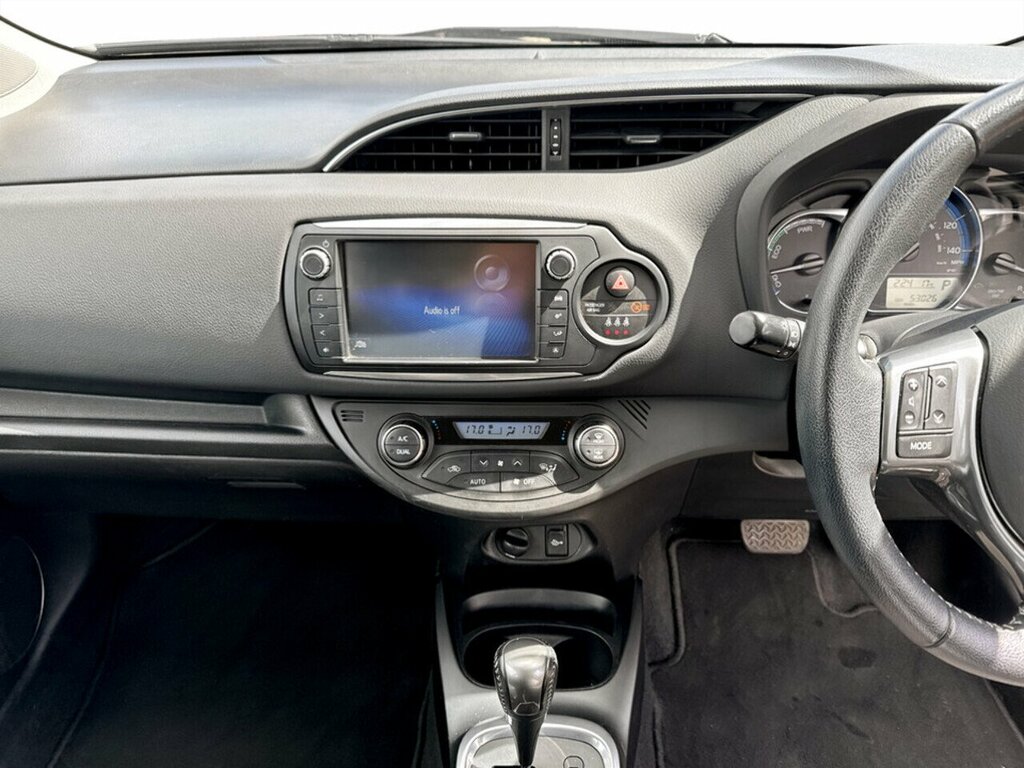 Toyota Yaris 1.5 Hybrid Active Cvt Red #18