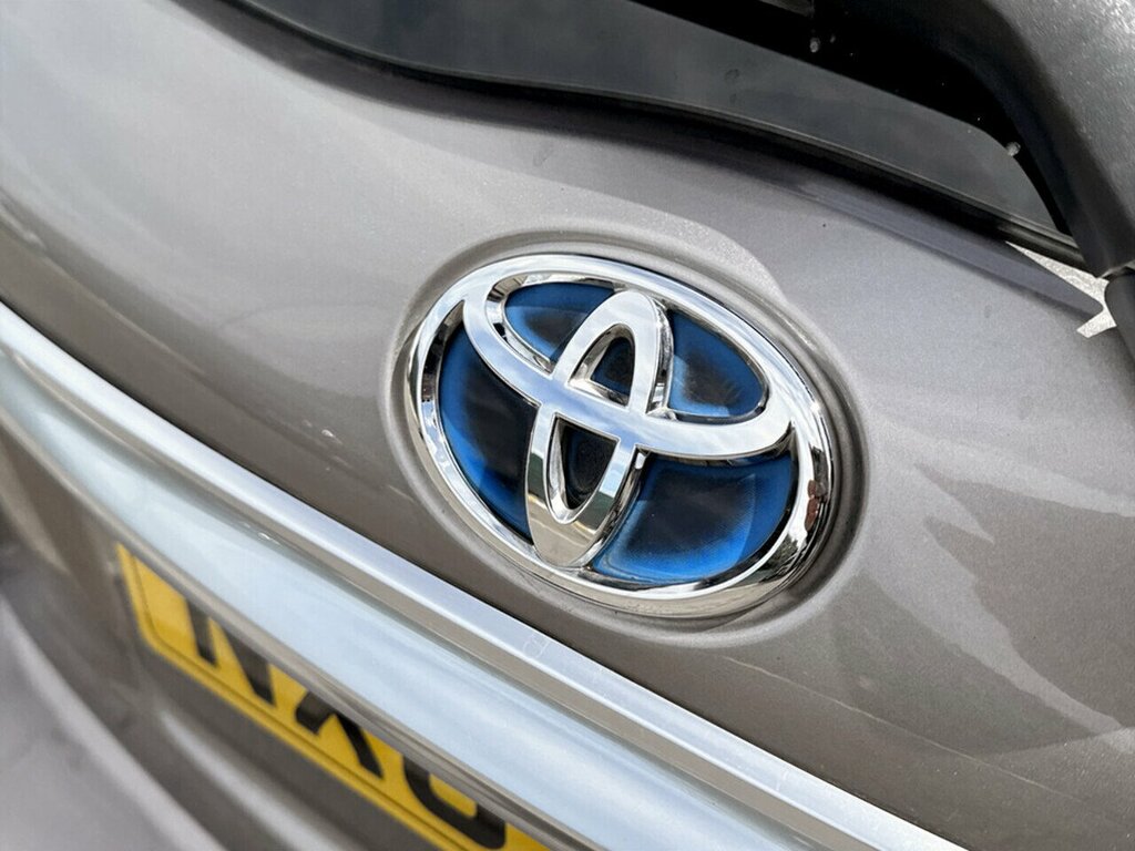 Toyota Yaris 1.5 Hybrid Active Cvt Red #31