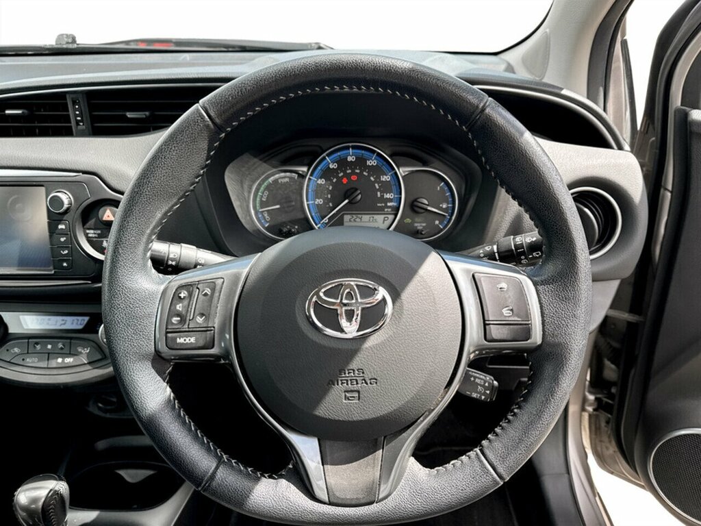 Toyota Yaris 1.5 Hybrid Active Cvt Red #19