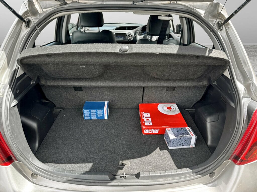 Toyota Yaris 1.5 Hybrid Active Cvt Red #29