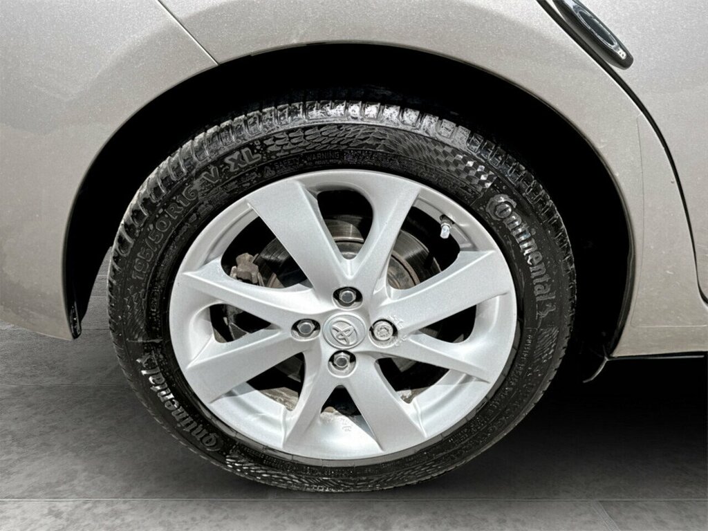 Toyota Yaris 1.5 Hybrid Active Cvt Red #9