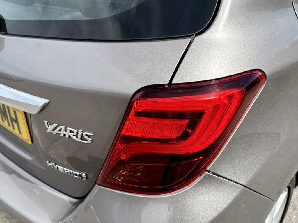 Toyota Yaris 1.5 Hybrid Active Cvt Red #30