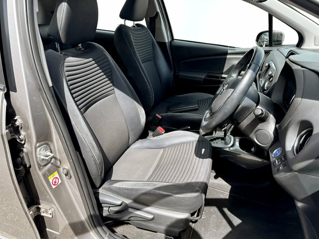Toyota Yaris 1.5 Hybrid Active Cvt Red #17