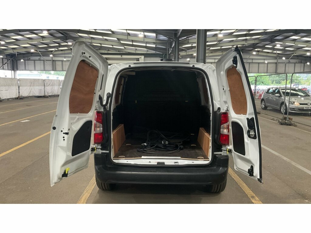 Peugeot E-Partner Combi White #7