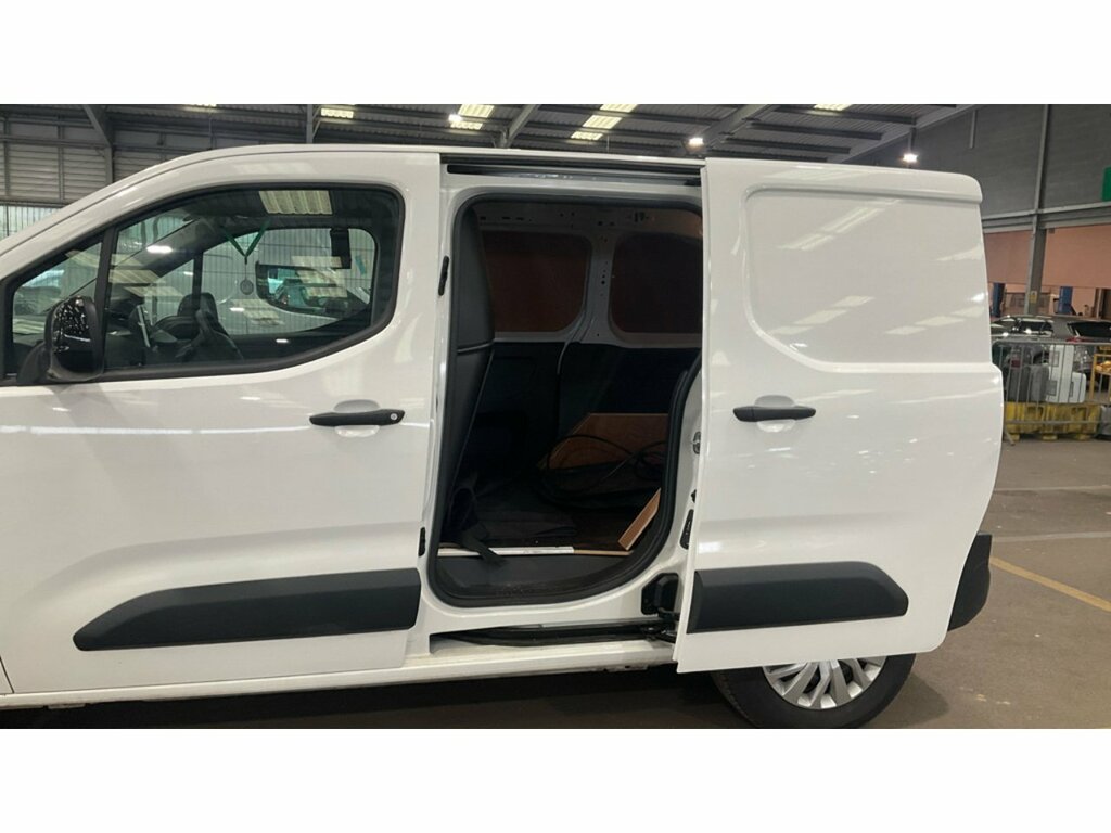 Peugeot E-Partner Combi White #8