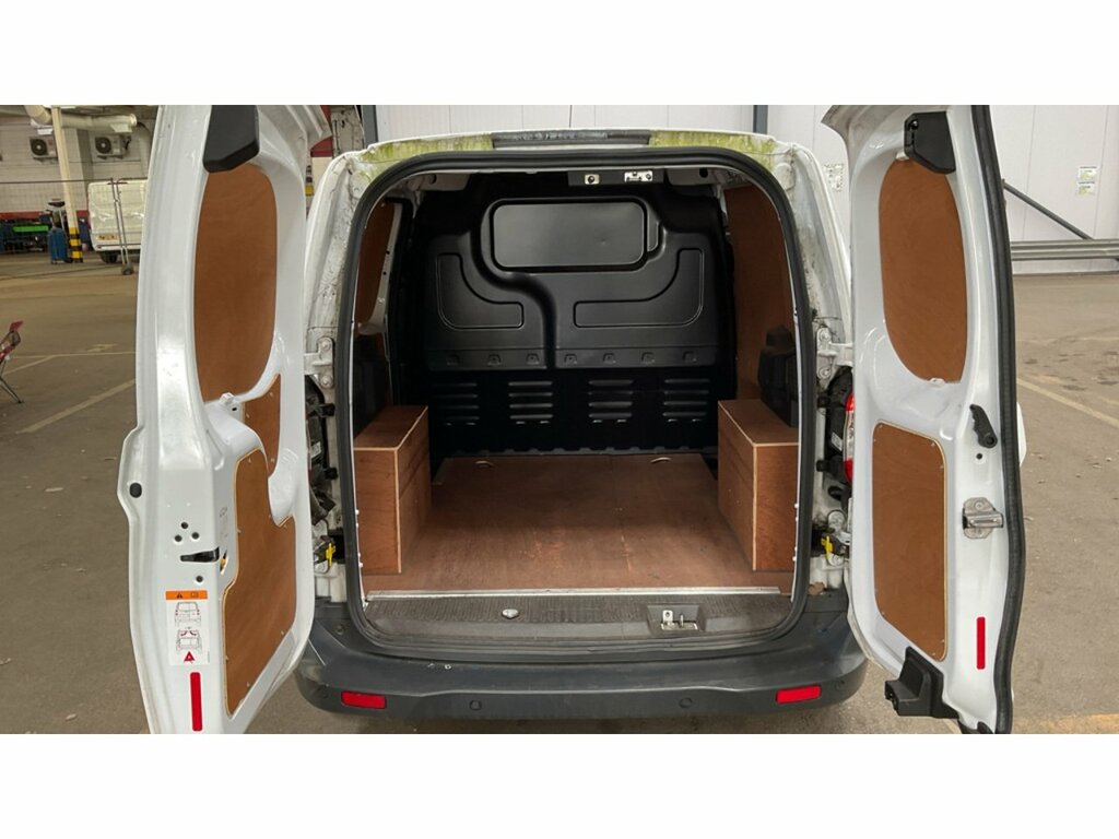 Ford Transit Courier Ecoboost Leader White #5