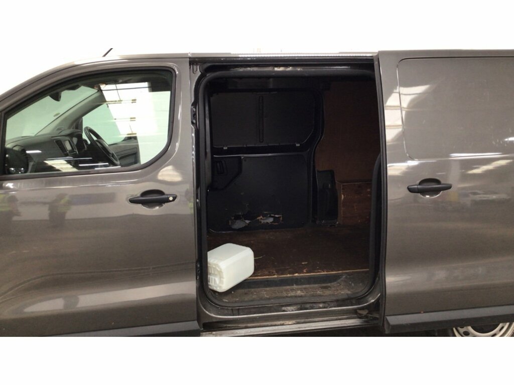 Vauxhall Vivaro 3100 75Kwh Dynamic Panel Van 6Dr L2 #9