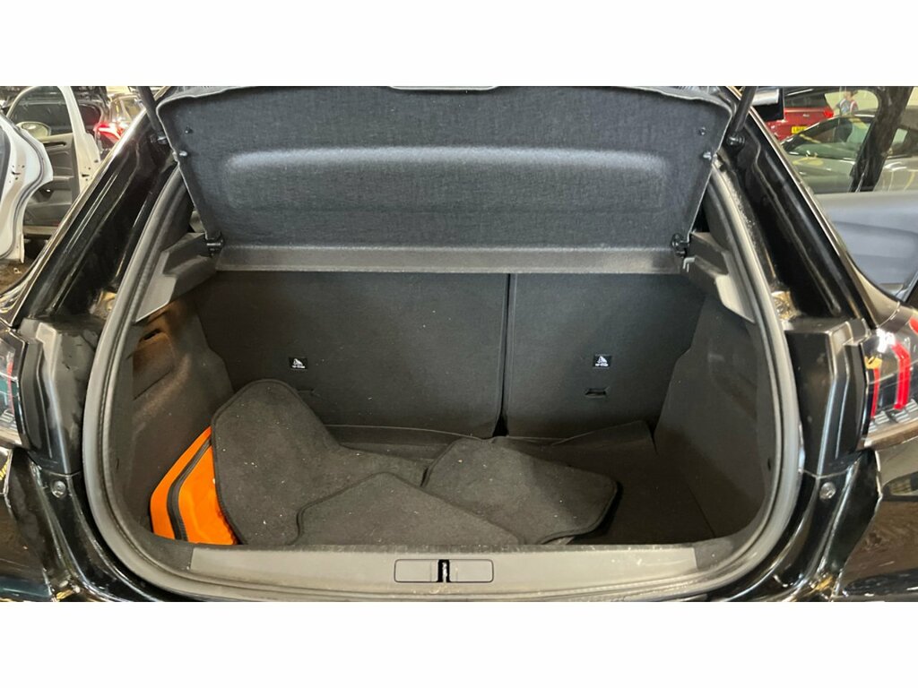 Peugeot 208 Puretech Allure Premium Black #5