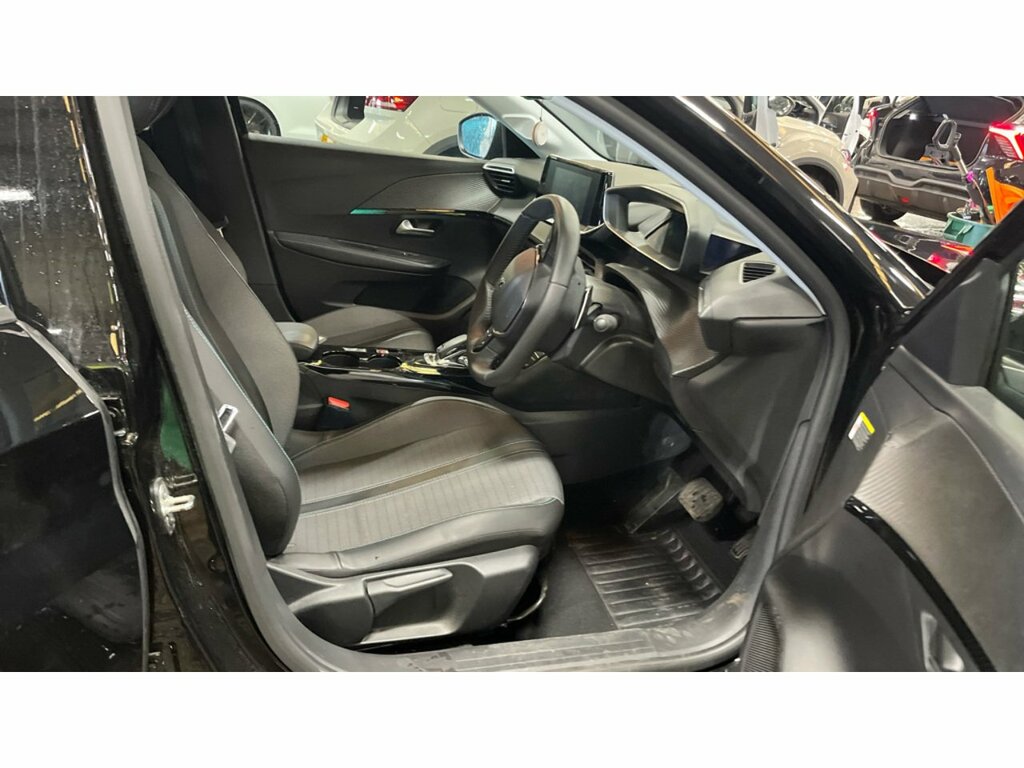 Peugeot 208 Puretech Allure Premium Black #3