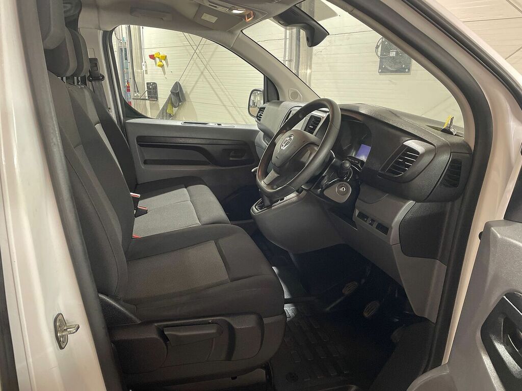 Vauxhall Vivaro Turbo D 2900 Dynamic White #2