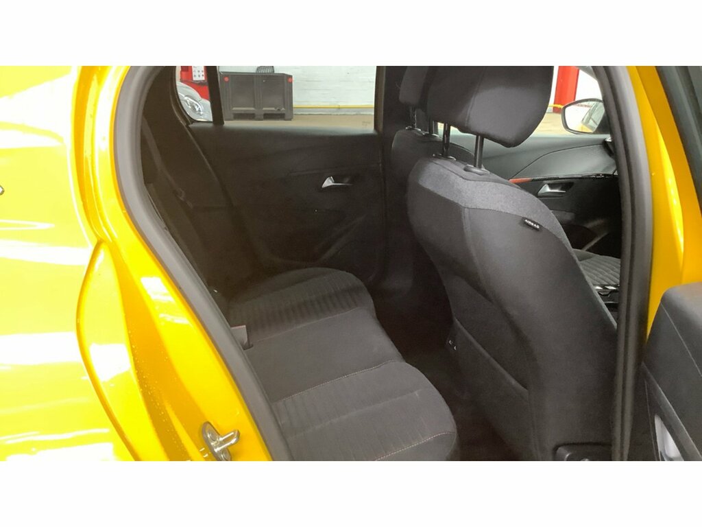 Peugeot e-208 Allure Premium Yellow #9