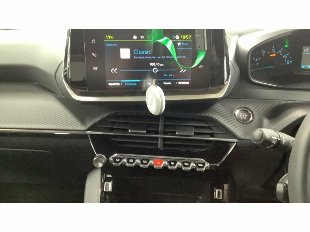 Peugeot e-208 Allure Premium Yellow #7