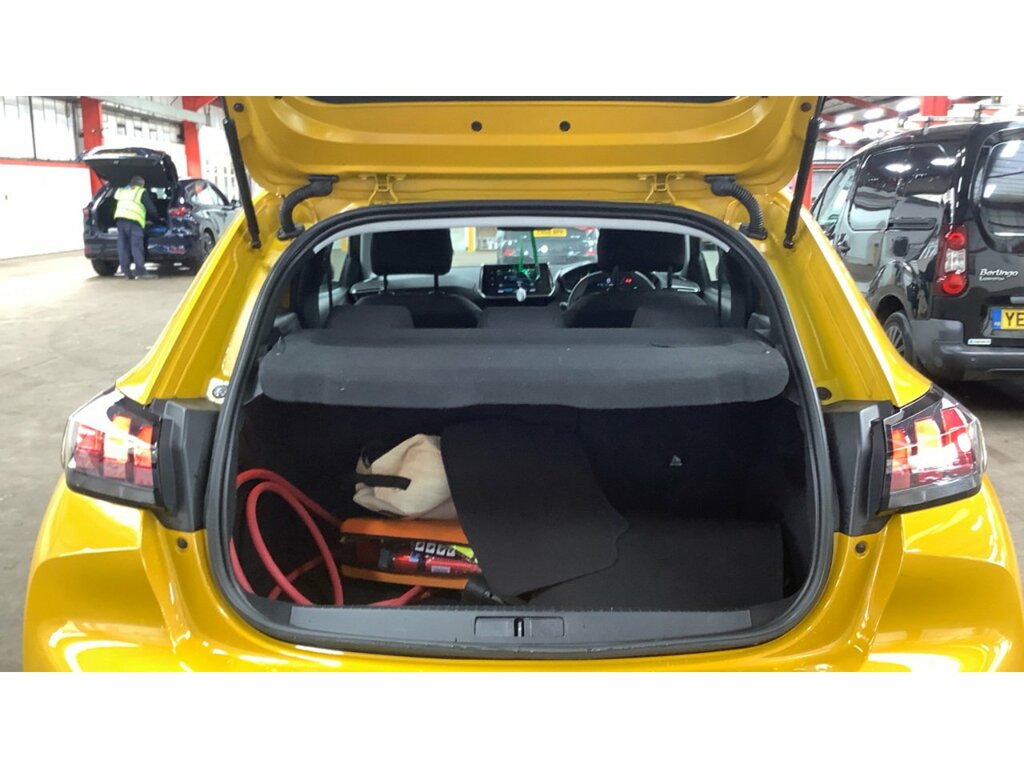 Peugeot e-208 Active Premium Yellow #5