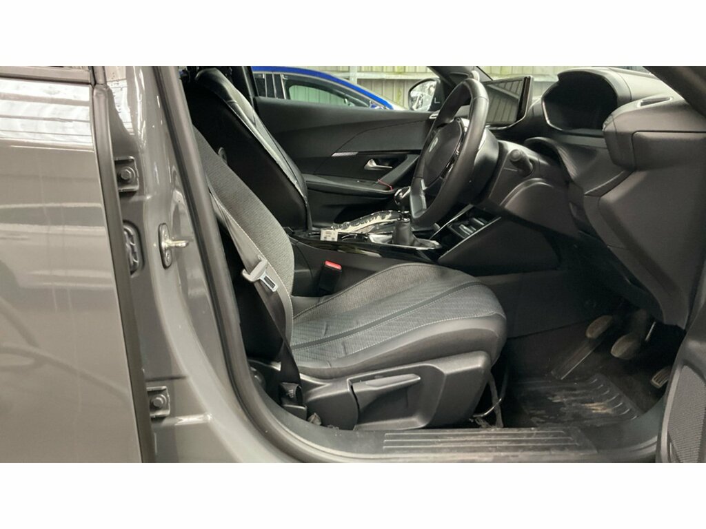 Peugeot 2008 Puretech Allure Grey #3