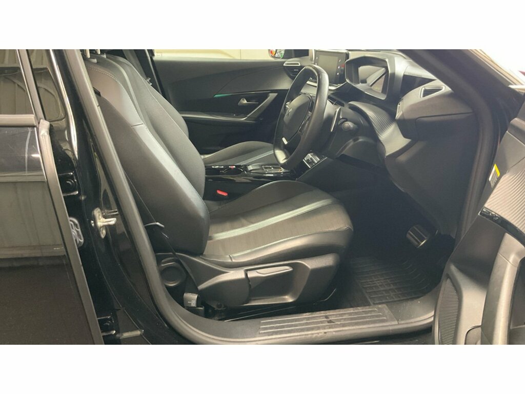 Peugeot 2008 Puretech Allure Premium Black #3