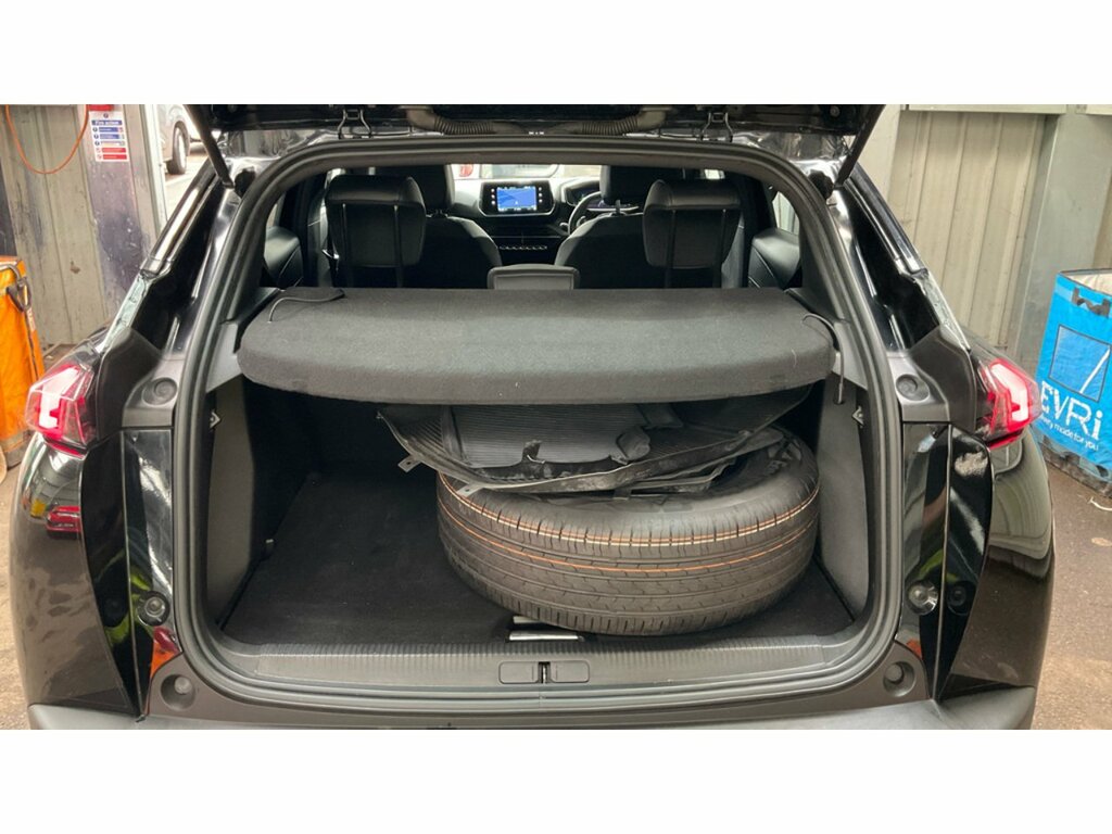 Peugeot 2008 Puretech Allure Premium Black #5