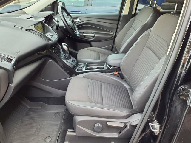 Ford Kuga 1.5 Tdci Titanium Suv Powershift Euro 6 FM67HGN Black #4
