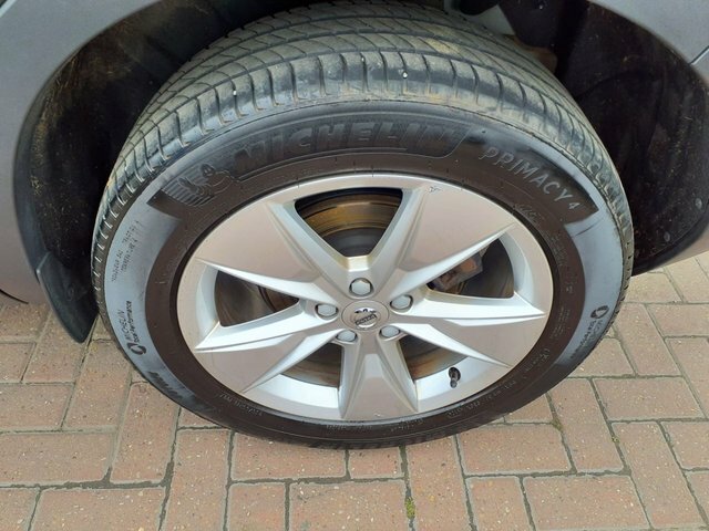 Volvo XC40 2.0 B3p Plus Dark Green #18
