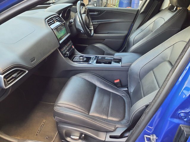 Jaguar XE 2.0I Gpf R-sport Saloon Euro 6 S Blue