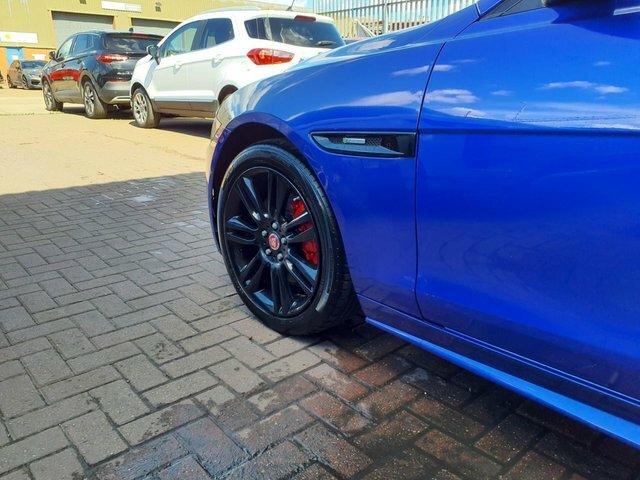 Jaguar XE 2.0 D Portfolio 177 Bhp Black #14