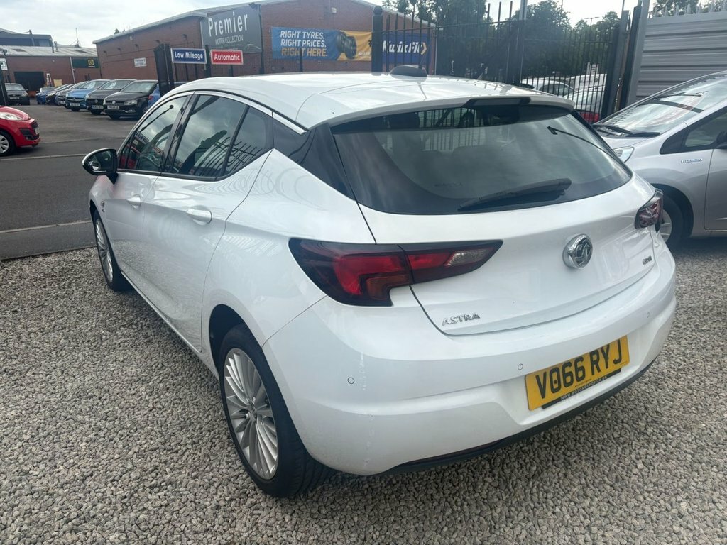 Vauxhall Astra 1.6L Elite VO66RYJ White #4