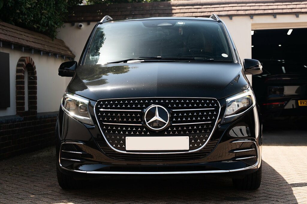 Mercedes-Benz V Class V220d Amg Line Black #2