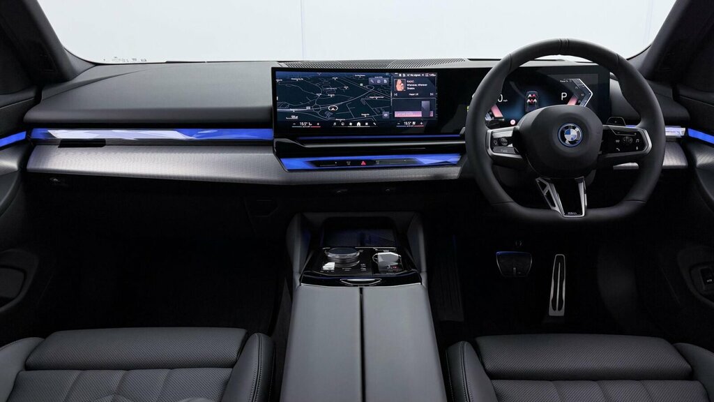 BMW 5 Series 530E M Sport Touring YC75XBO Grey #4