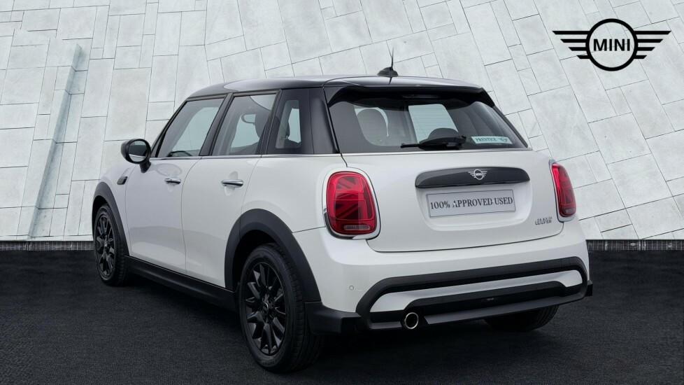 Mini Hatch 5-Door Hatch Cooper Classic VXZ8125 White #2