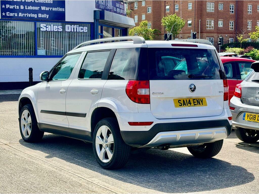 Skoda Yeti 1.2 Tsi Se Outdoor Dsg Euro 5 White #3