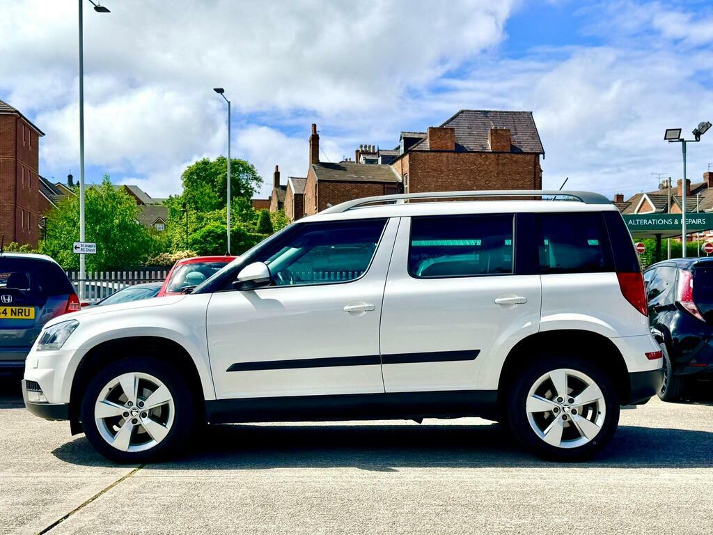 Skoda Yeti 1.2 Tsi Se Outdoor Dsg Euro 5 White #2
