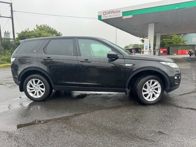 Land Rover Discovery Sport 2.0Td4 180 Se 7 Seats Black #4