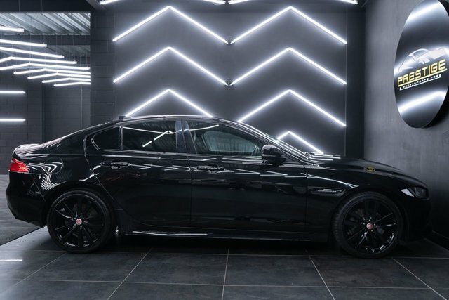 Jaguar XE 2.0 P250 R-dynamic Black Black #40