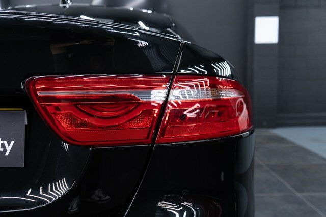 Jaguar XE 2.0 P250 R-dynamic Black Black #26