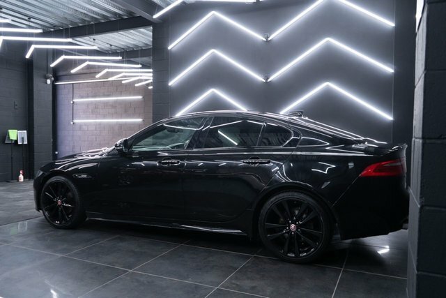 Jaguar XE 2.0 P250 R-dynamic Black Black #28