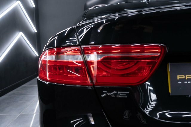 Jaguar XE 2.0 P250 R-dynamic Black Black #25