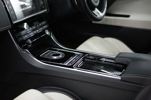 Jaguar XE 2.0 250 Se Grey #52