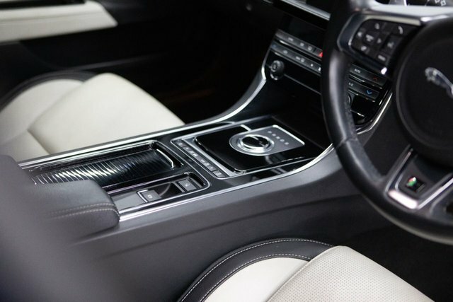 Jaguar XE 2.0 250 Se Grey #23