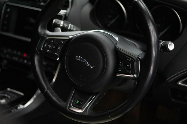 Jaguar XE 2.0 250 Se Grey #25