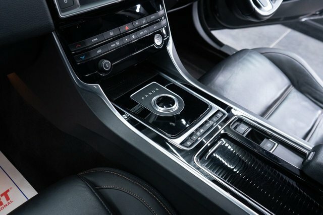 Jaguar XE D R-sport  #16