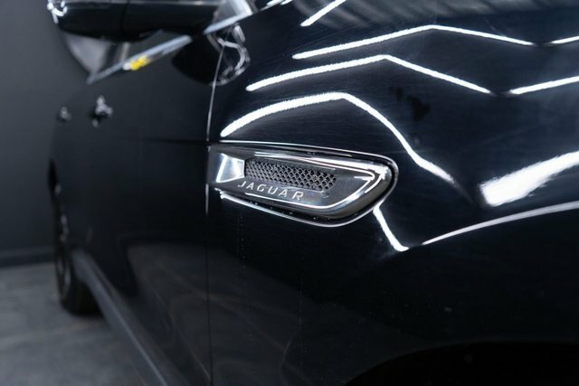 Jaguar F-Pace 3.0D V6 S Black #16
