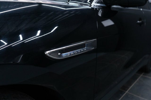Jaguar F-Pace 3.0D V6 S Black #12