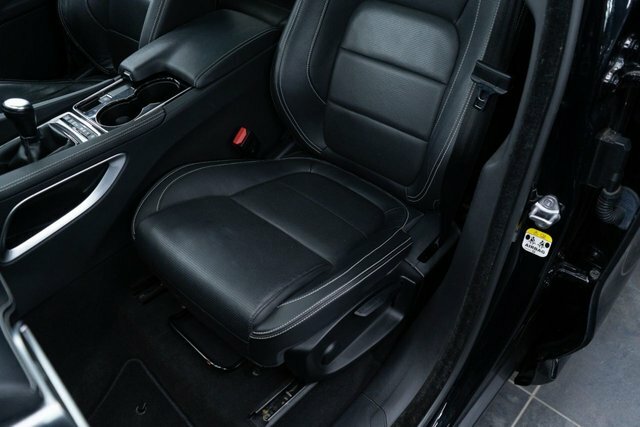 Jaguar F-Pace 3.0D V6 S Black #26