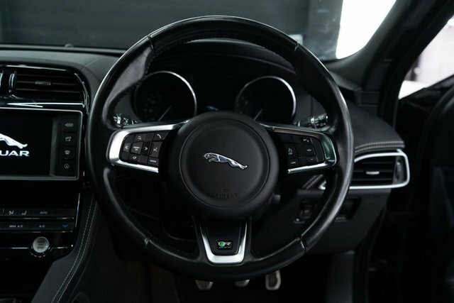 Jaguar F-Pace 3.0D V6 S Black #35