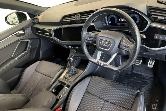 Audi Q3 Tfsie 45 Black Edition Black #5