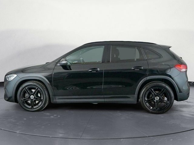 Mercedes-Benz GLA Class Gla200 Amg Line Executive Black #4