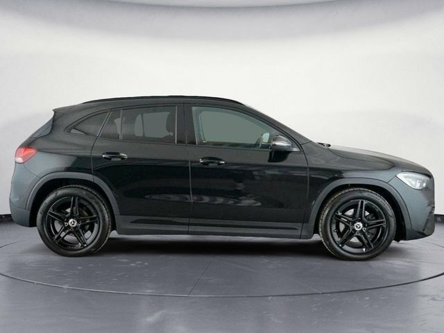 Mercedes-Benz GLA Class Gla200 Amg Line Executive Black #3