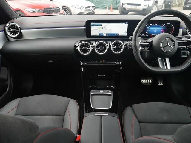 Mercedes-Benz CLA Class Cla200h Mhev Amg Line Black #4