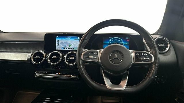 Mercedes-Benz GLB Class Glb 200 Amg Line Premium Plus 7G-tronic White #7