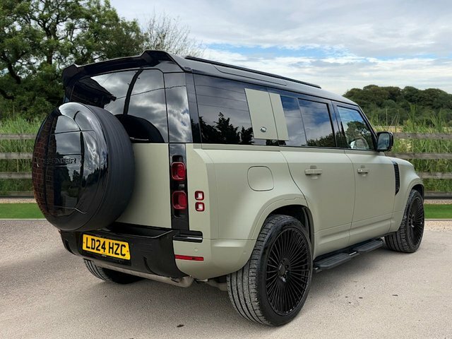Land Rover Defender 110 P400e 15.4Kwh Xs Edition Green #2